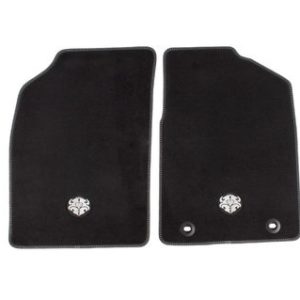 Spredaj talne preproge iz velura, črne z belimi šivi